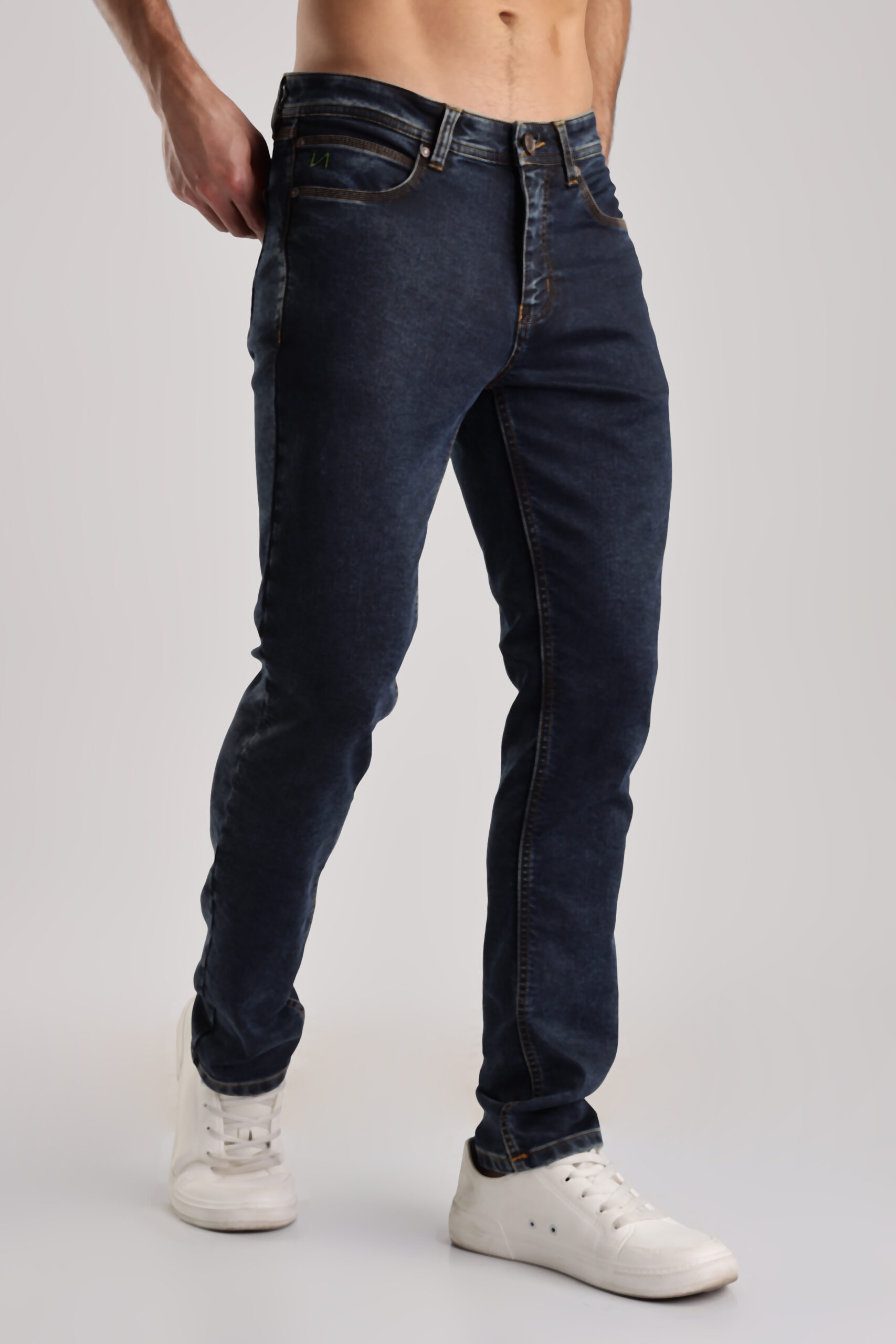 Earthy night blue denim pant outfit